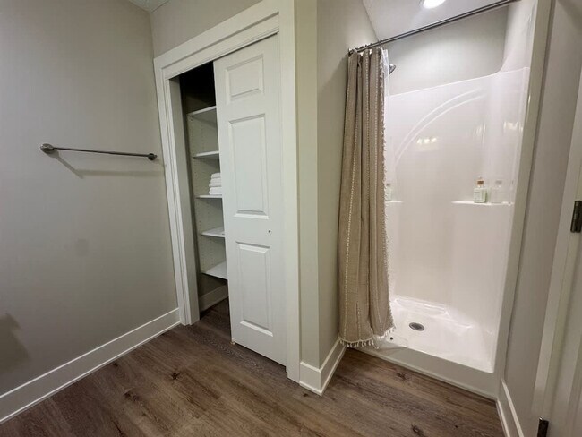 Building Photo - 1249 Kinsmoor Ave