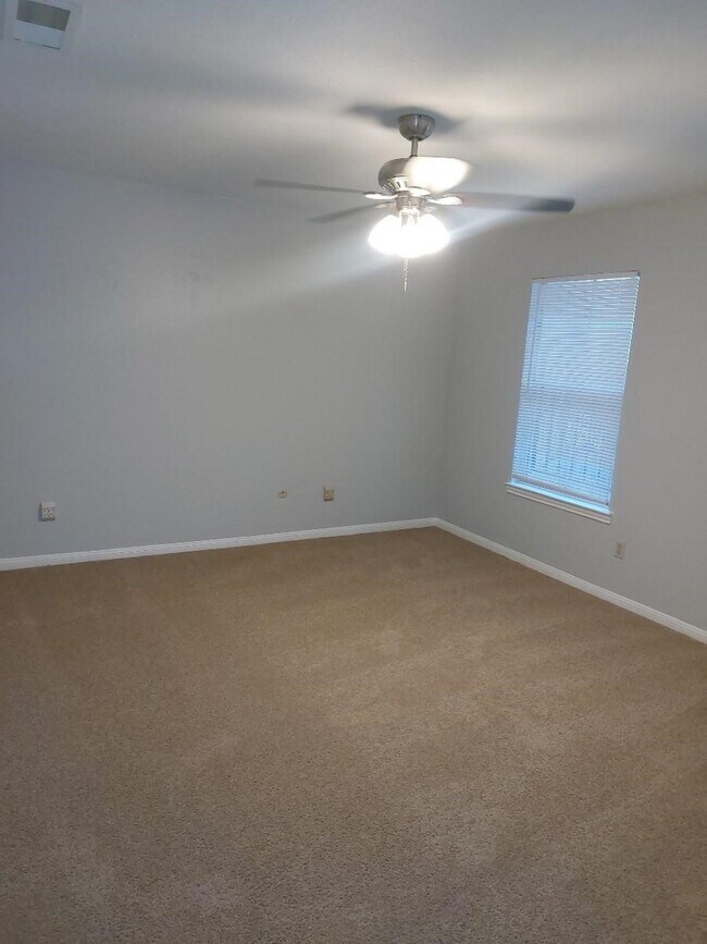 Building Photo - 1846 Hollister St