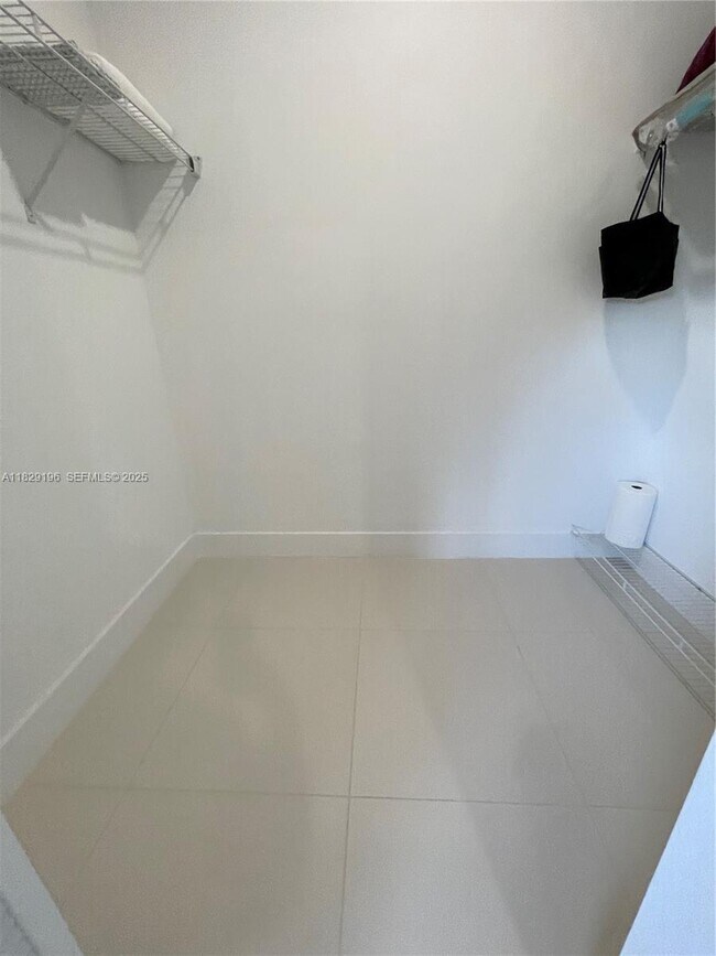 Building Photo - 254 NW 11th Ct