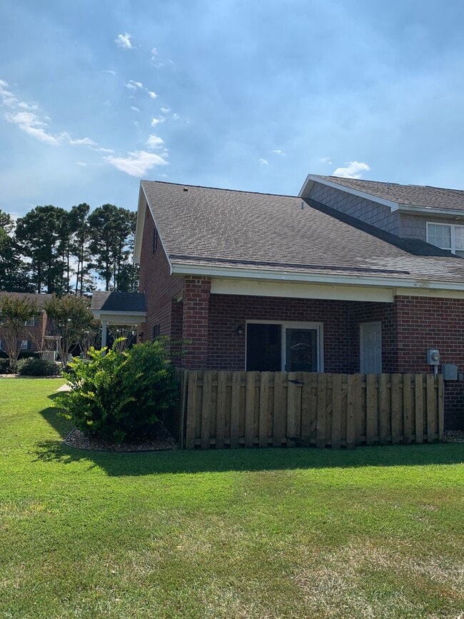 Building Photo - 3 Bedroom 2 Bath Townhome in Pleasant Grov...
