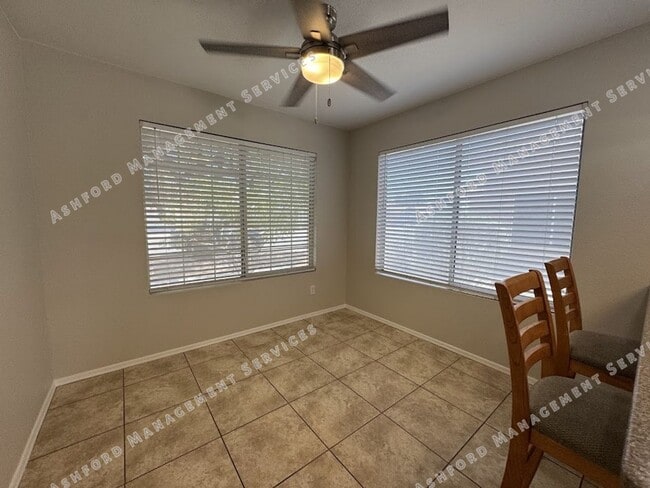 Building Photo - 3 BEDROOM WITH NO CARPET/LARGE YARD