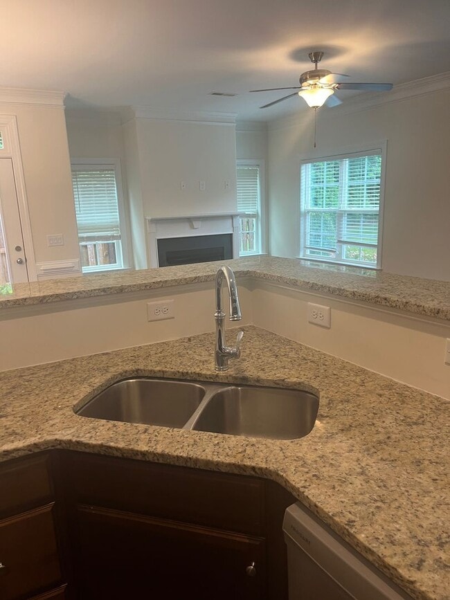 Building Photo - Brick Townhome in Walkertown NC