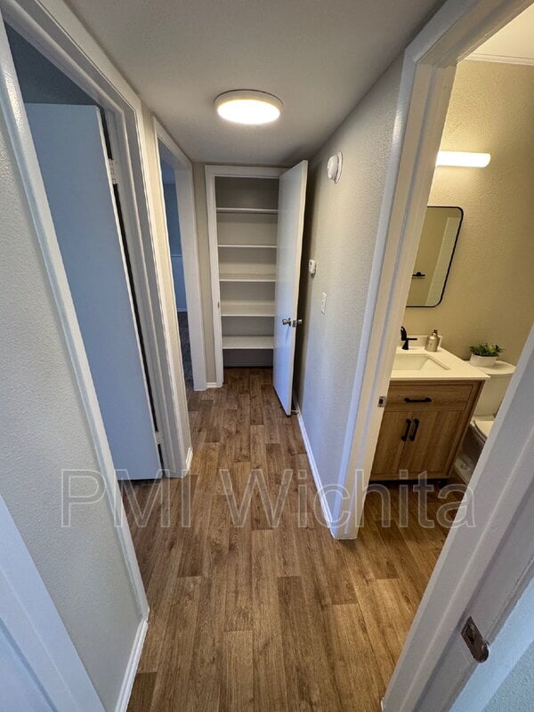 Building Photo - 713 N Dougherty Ave