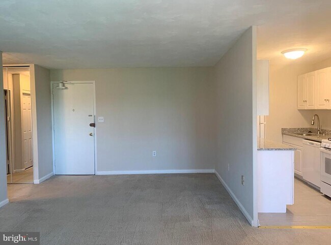 Building Photo - 1200 S Arlington Ridge Rd
