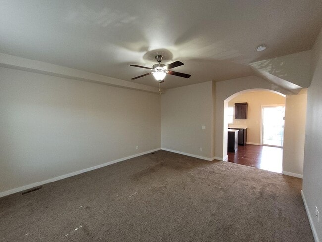 Building Photo - Outstanding Location with Community Pool!