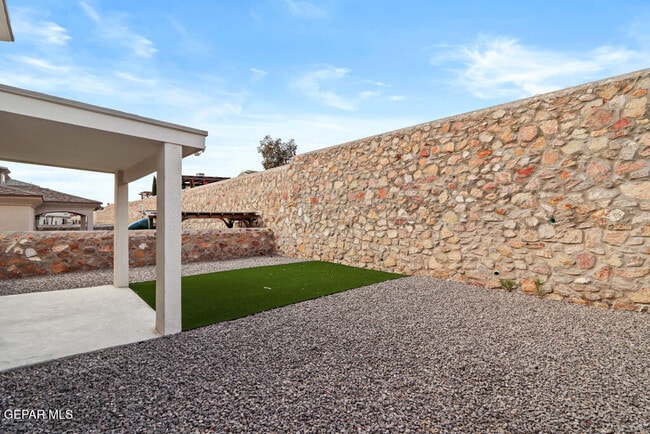 Building Photo - 497 Denim St