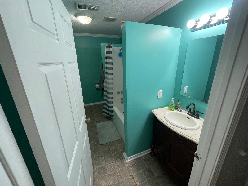 Building Photo - 160 Charity Ln