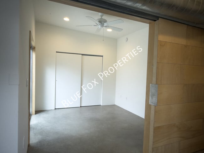 Building Photo - 1150 E 15th St