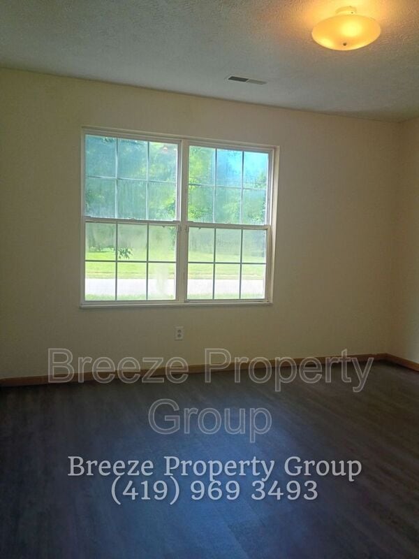 Building Photo - 546 Breaden St