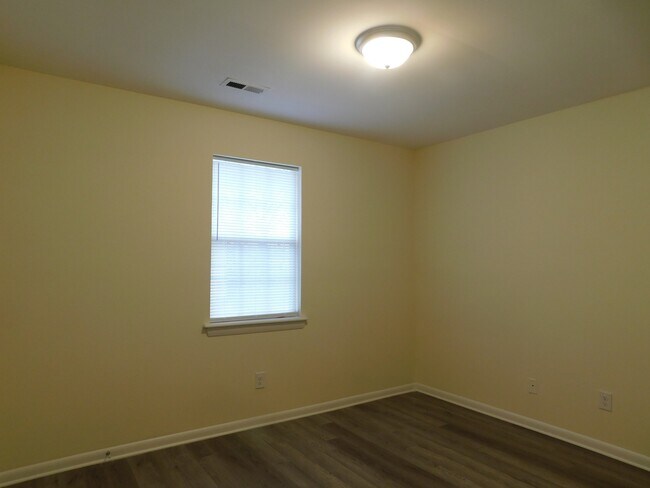 Building Photo - 416 E 19th St