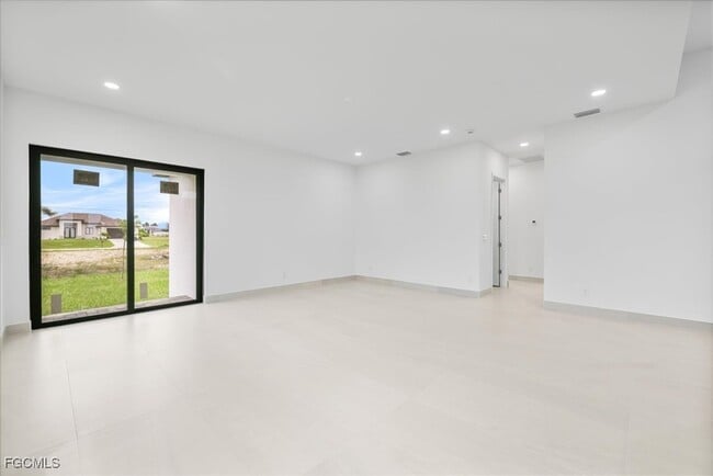 Building Photo - 4333 NW 33rd Ln