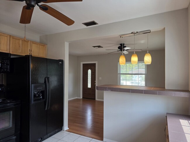 Building Photo - 2 Bedroom Single Family Home in Central Gulfport