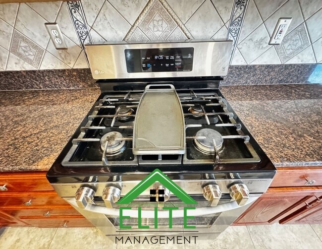 Building Photo - Home Located in the Highly Sought-after No...