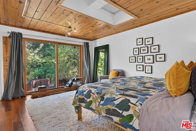 Building Photo - 1738 Topanga Skyline Dr