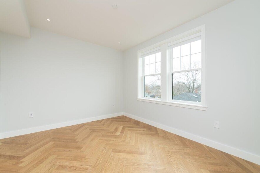 Building Photo - 19 Forest St