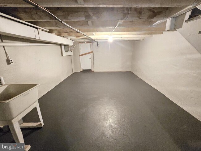 Building Photo - 1207 E Lanvale St
