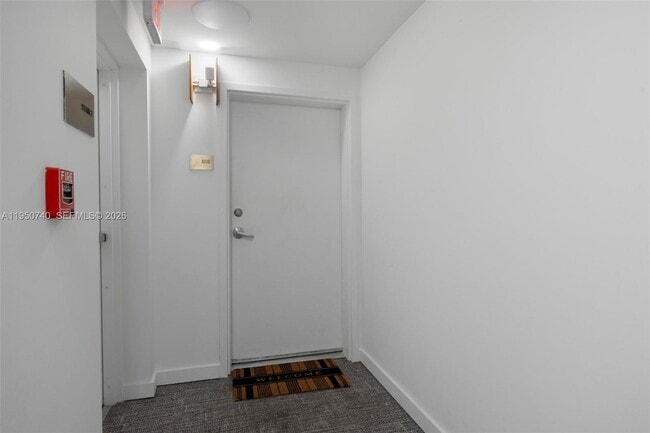 Building Photo - 13800 Highland Dr