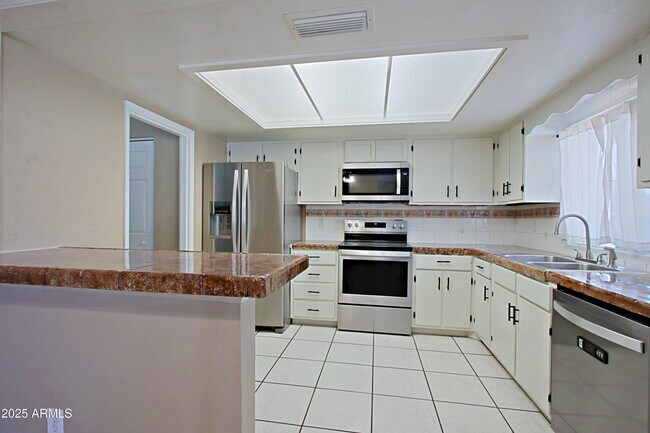 Building Photo - 4526 W Altadena Ave