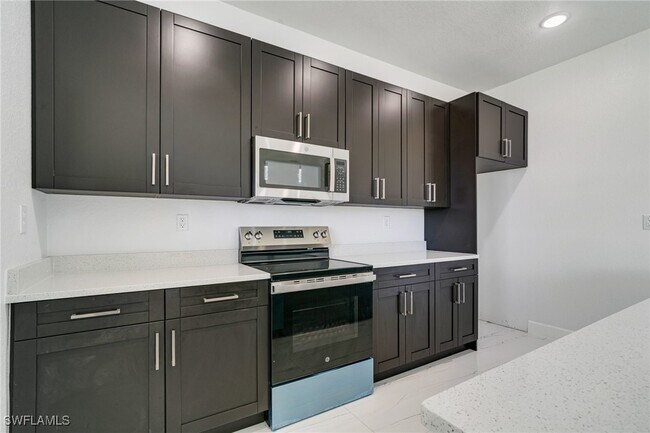 Building Photo - 4725-4727-4727 27th St SW