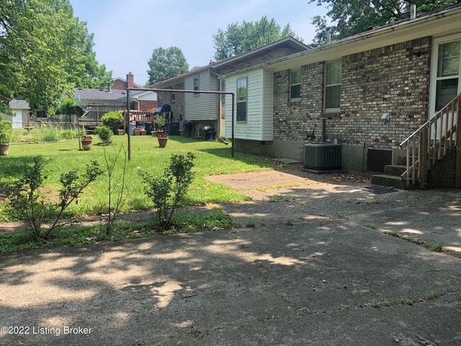 Building Photo - 6201 Lynnchester Dr