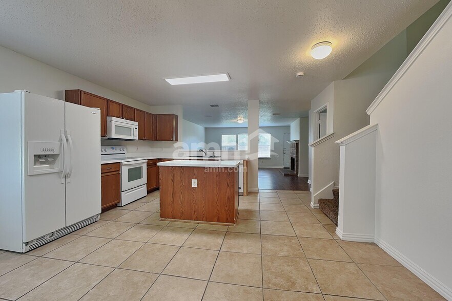 Building Photo - 4405 Statesman Ln
