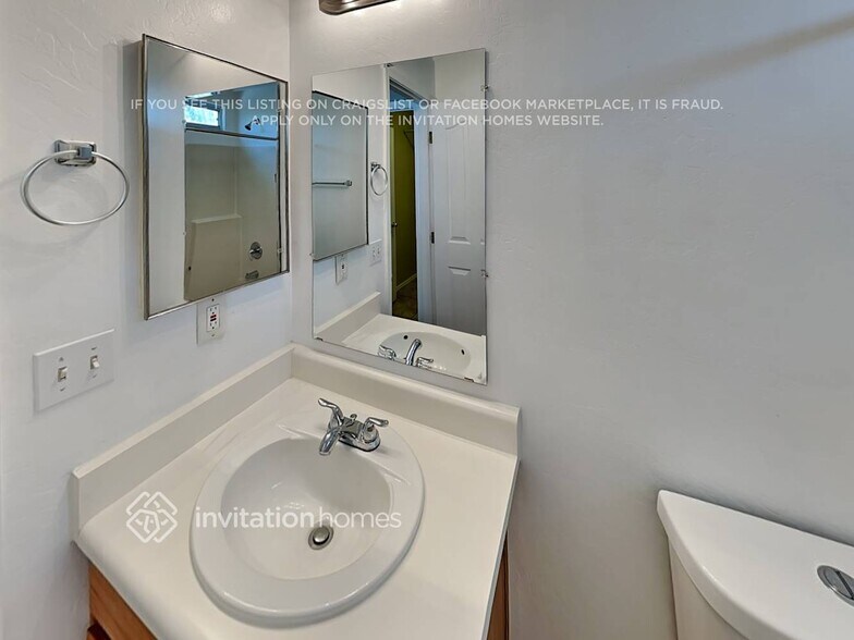 Building Photo - 10617 E Portobello Ave