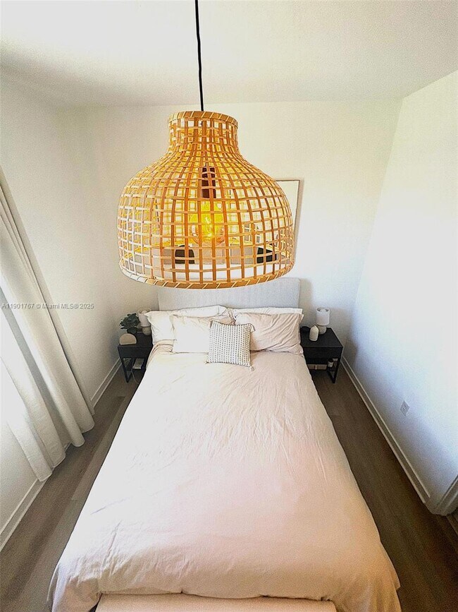 Building Photo - 476 NE 5th St