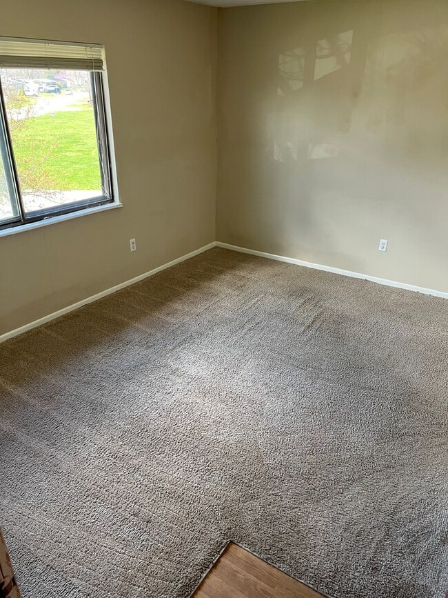 Building Photo - NEW LISTING! 1 Bedroom Apartment in Butler!!!