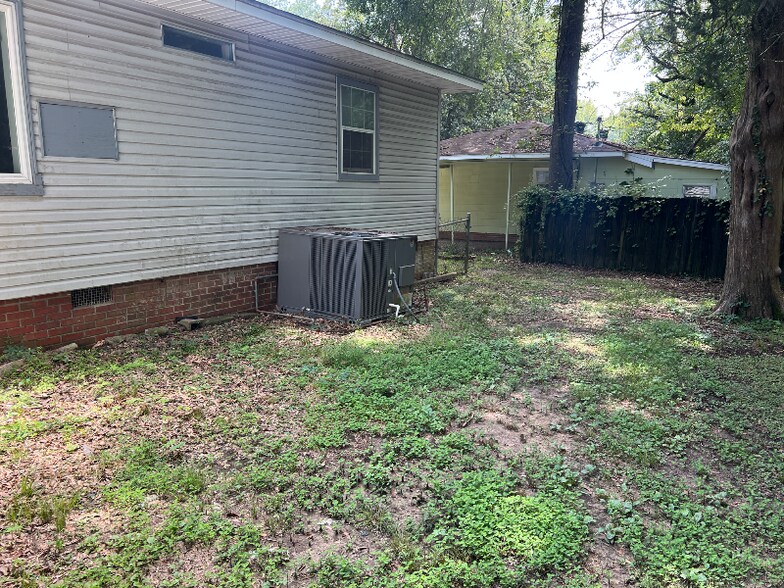 Building Photo - 3141 Oak Forest Dr