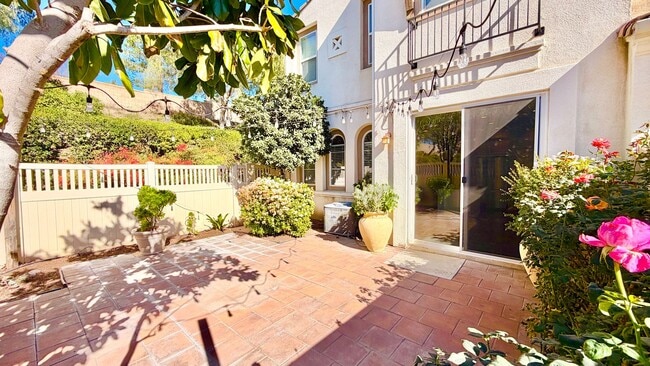 Building Photo - Beautiful, Like New, End Unit Condo in Resort Like Living Community off Temecula's South 79!