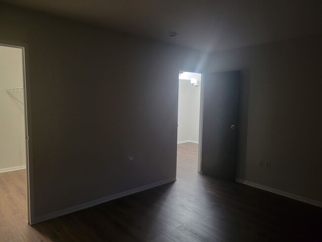 Building Photo - Charming 1 BR/1 BA Condo in Greenbelt!