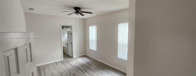 Building Photo - 241 Lockbreeze Dr