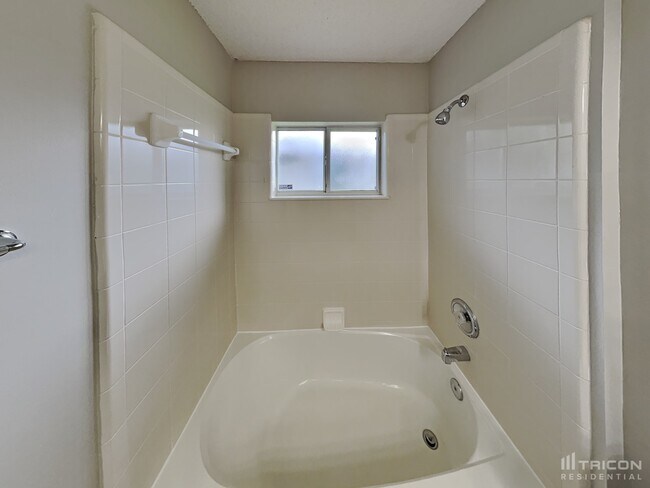 Building Photo - 87535 Creekside Dr