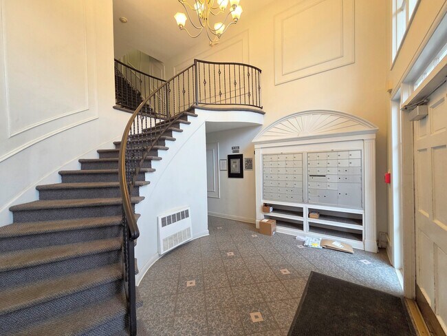 Building Photo - 5001 Carriage Way Dr