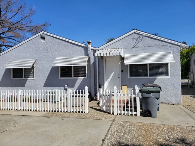 Building Photo - 111 Florence St