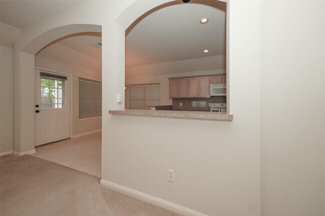 Building Photo - 21315 River Knoll Ln