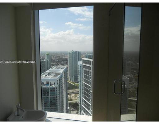 Building Photo - 495 Brickell Ave