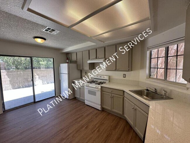 Building Photo - 1219 E Ave R7
