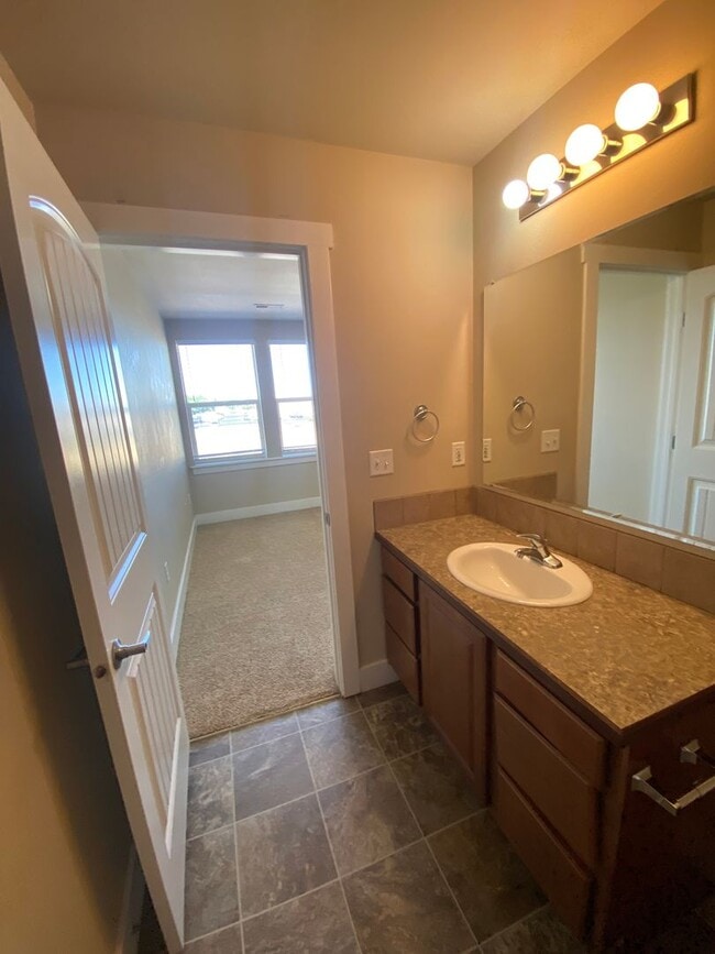 Building Photo - 9993 W Rosecroft Ct