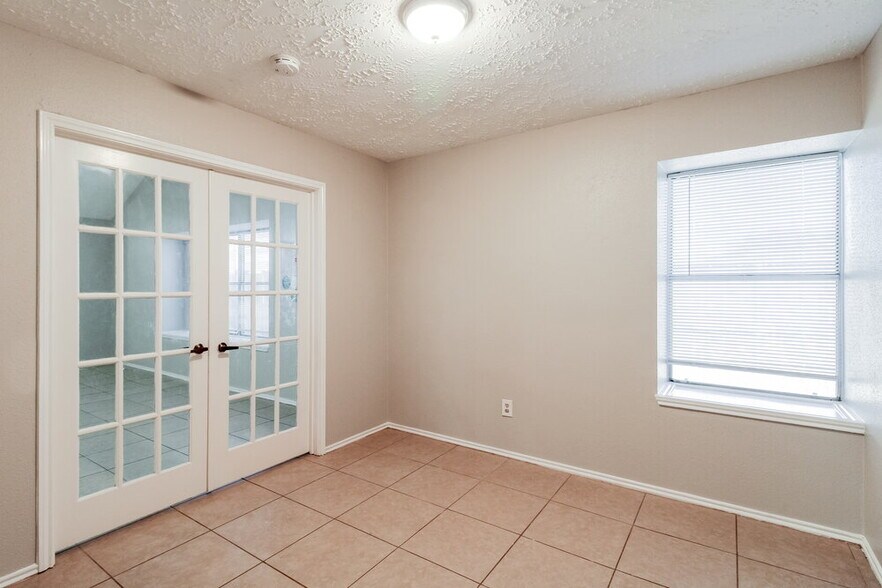 Building Photo - 15503 Boulder Oaks Dr