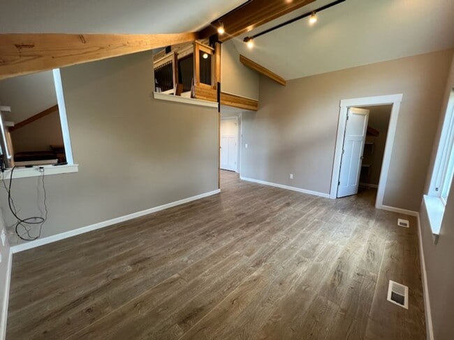 Building Photo - 215 W Whitman St