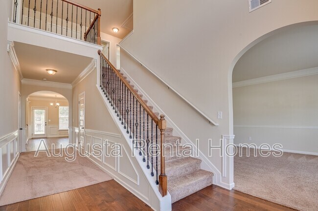 Building Photo - 5014 Vine Ln