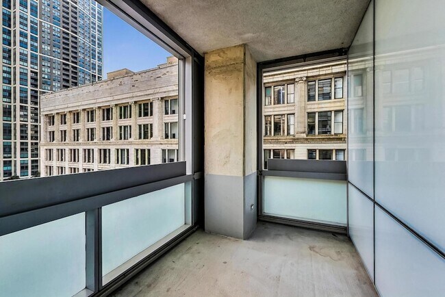 Building Photo - 8 E Randolph St