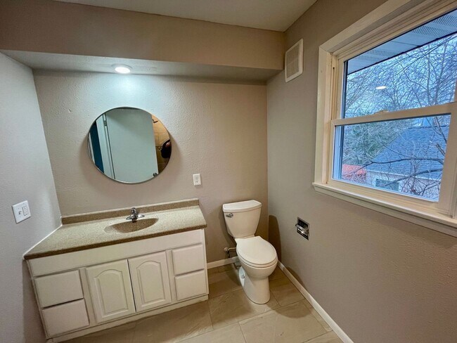 Building Photo - 311 6th St S