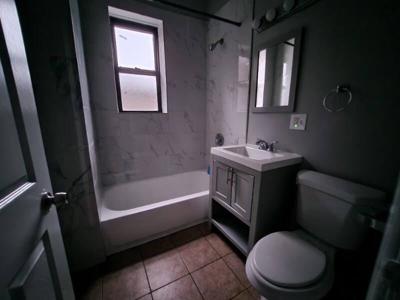 Building Photo - 7314 S Kenwood Ave