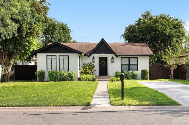 Primary Photo - 22 Quince Ave
