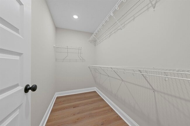 Building Photo - 710 Sheldrake Ln