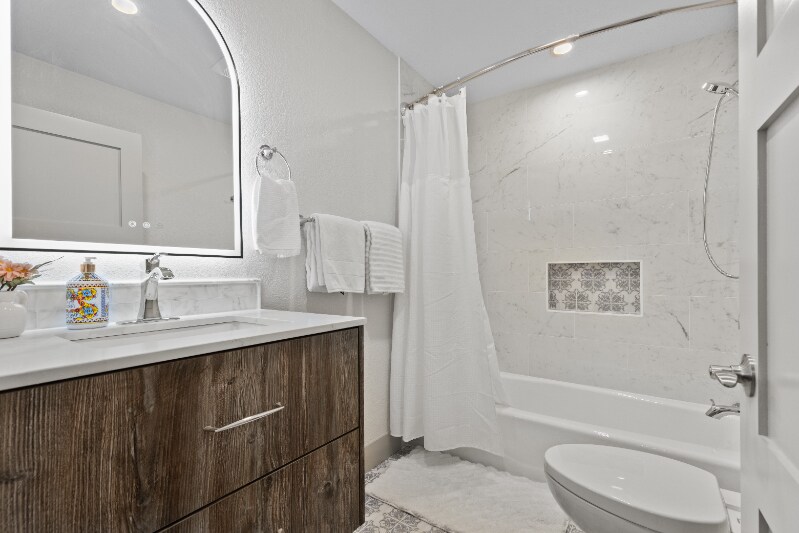 Building Photo - 2108 Valente Cir