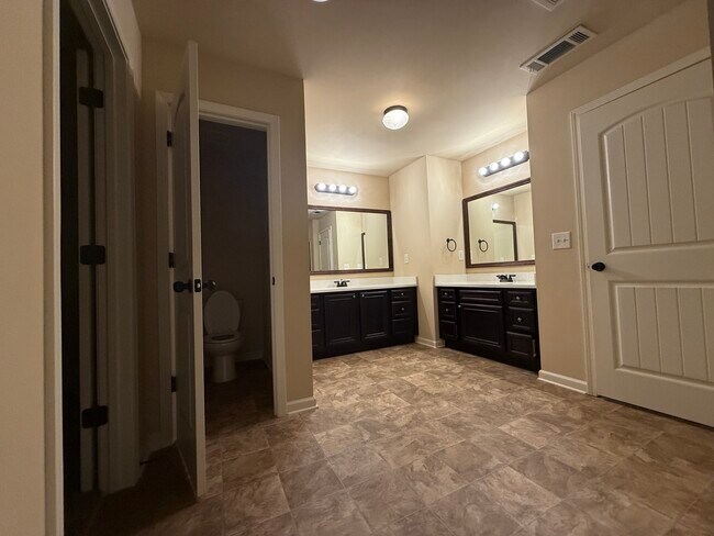 Building Photo - 2056 Tweed Dr