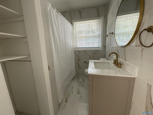 Building Photo - 1805 8th Ave SW